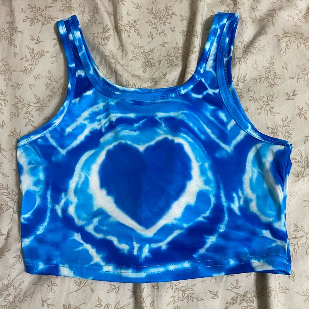 blue tank top